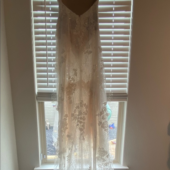 Galina Signature Wedding Gown - Picture 1 of 11